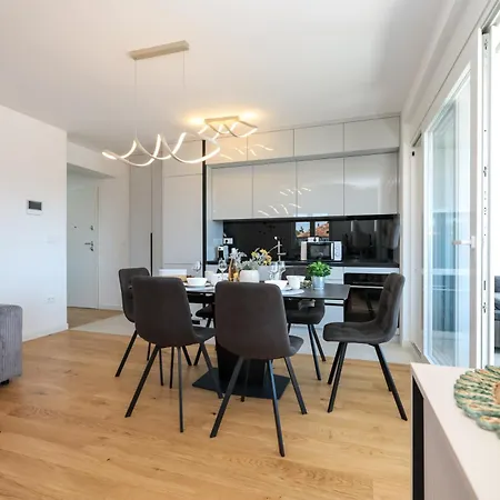 Modern 2-bedroom Near Old Town With Free Parking