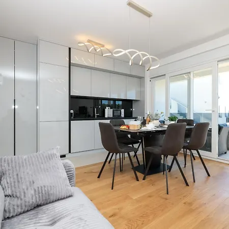 Modern 2-bedroom Near Old Town With Free Parking Appartement