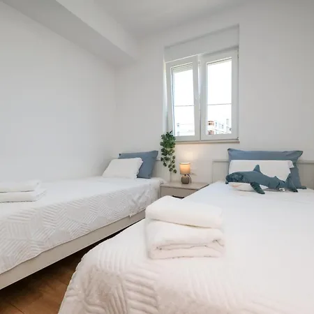 Modern 2-bedroom Near Old Town With Free Parking Apartment