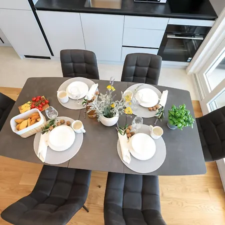 Modern 2-bedroom Near Old Town With Free Parking Appartement