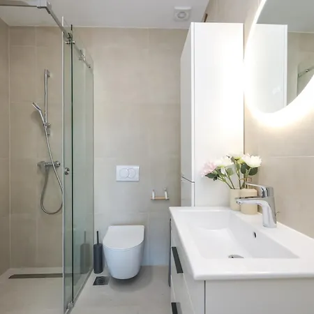 Modern 2-bedroom Near Old Town With Free Parking