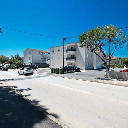 Modern 2-bedroom Near Old Town With Free Parking *